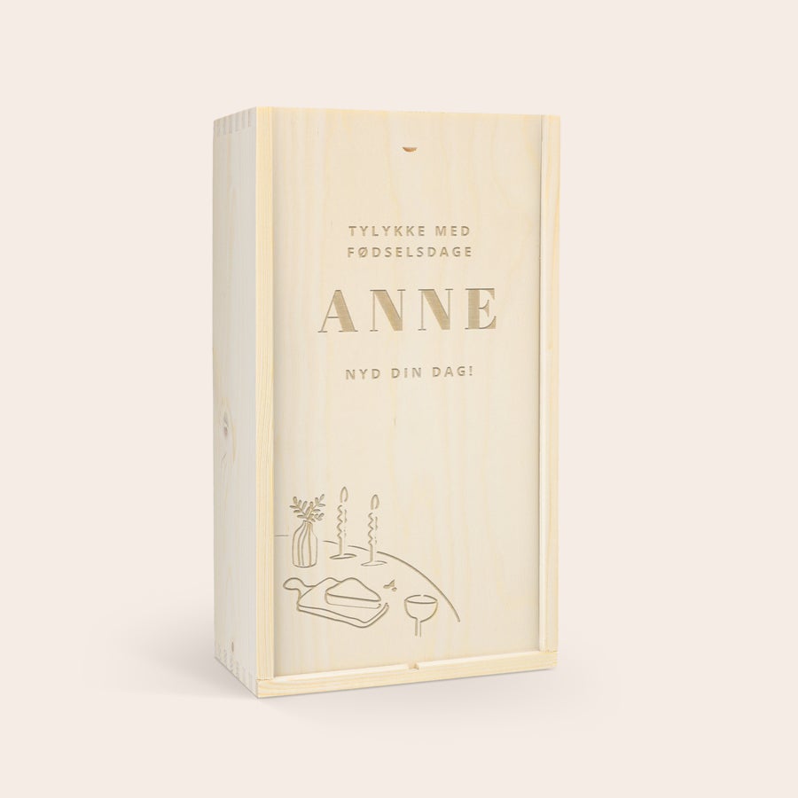Vinpakke i indgraveret æske - Salentein Primus Malbec og Chardonnay Luksusgraveret vinboks i træ med teksten TIL LYKKE MED FØDSELSDAGE ANNE og NYD DIN DAG