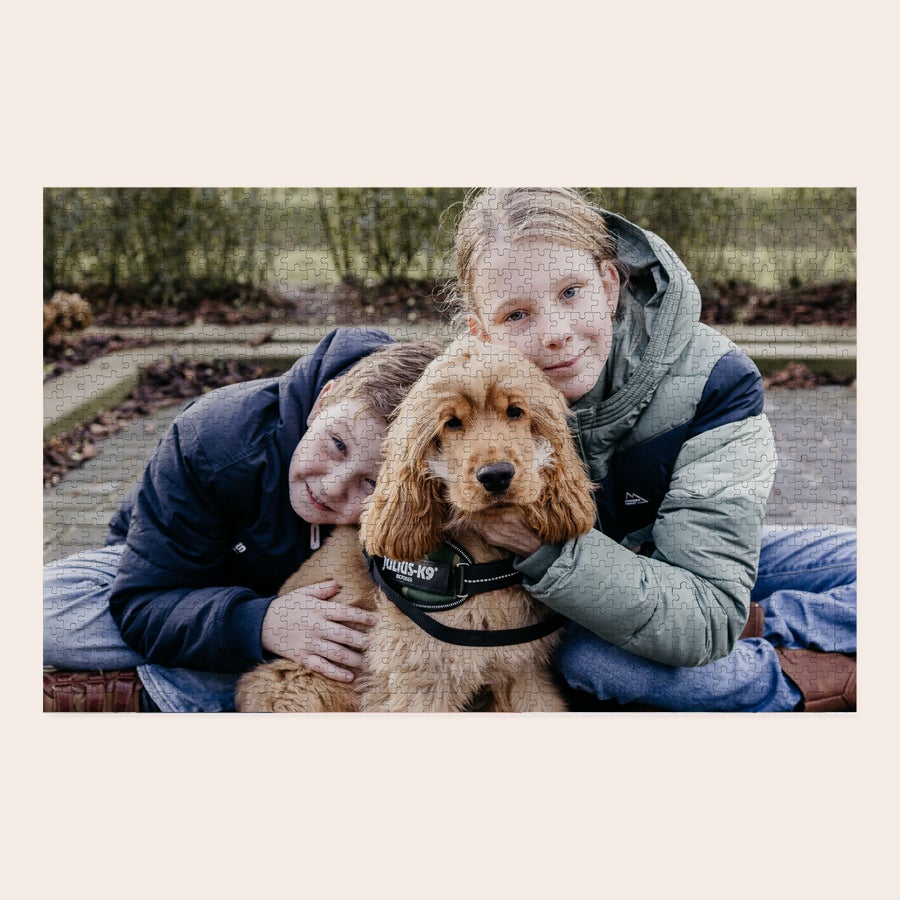 Puzzle con foto o texto Puzzle original impreso con foto de dos niños y un perro, con opción a personalizarlo con texto.
