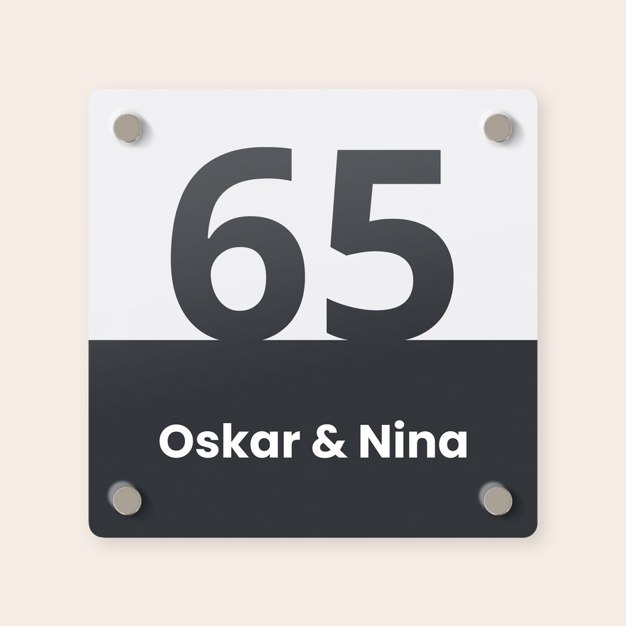 Personligt dørskilt Personligt hus tegn med trykt nummer 65 og navnene Oskar & Nina som gave