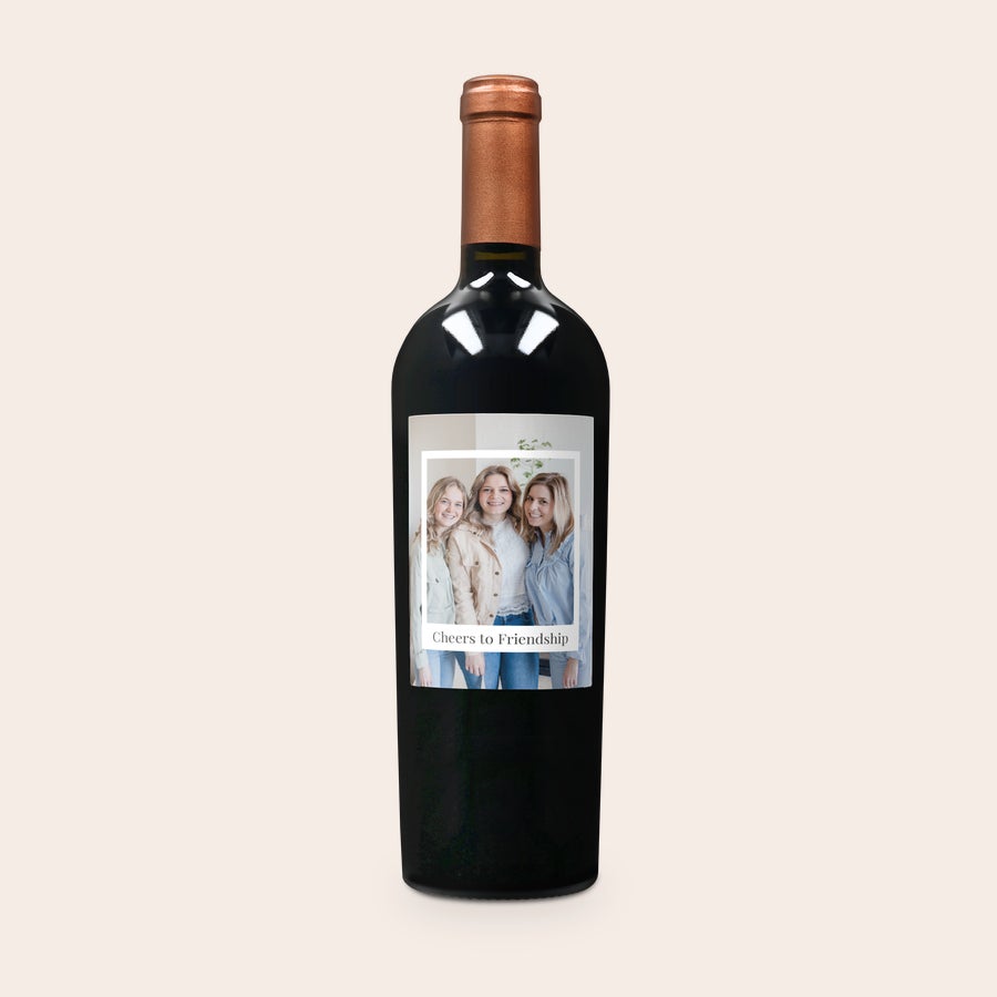 Personalised wine gift - Salentein - Primus Malbec Bottle of Salentein Primus Malbec with a personalized photo and "Cheers to Friendship" text label