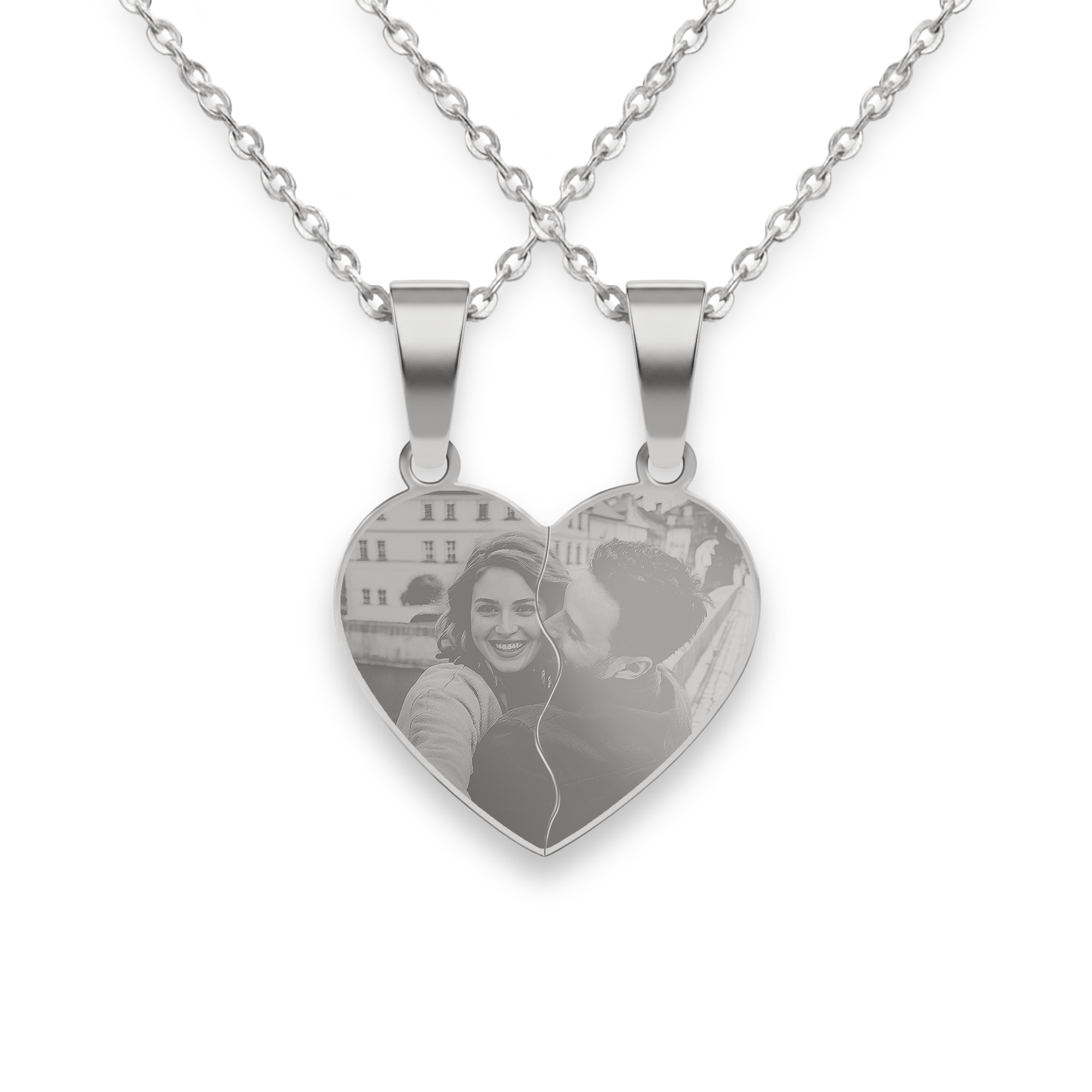 Collar con corazón roto grabado