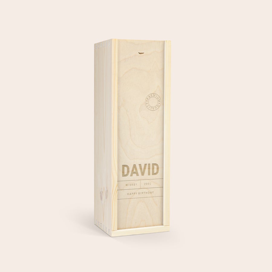 Personalizowane whiskey Glen Talloch Drewniana skrzynka na whiskey Glen Talloch z imieniem David i życzeniami Happy Birthday, z grawerunkiem według Twojego projektu.