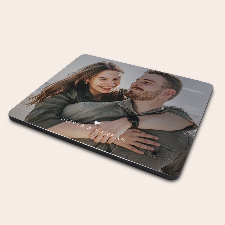 Myš Mat Podložka pod myš s vlastní fotografií páru a potiskem jmen Oliver & Hannah