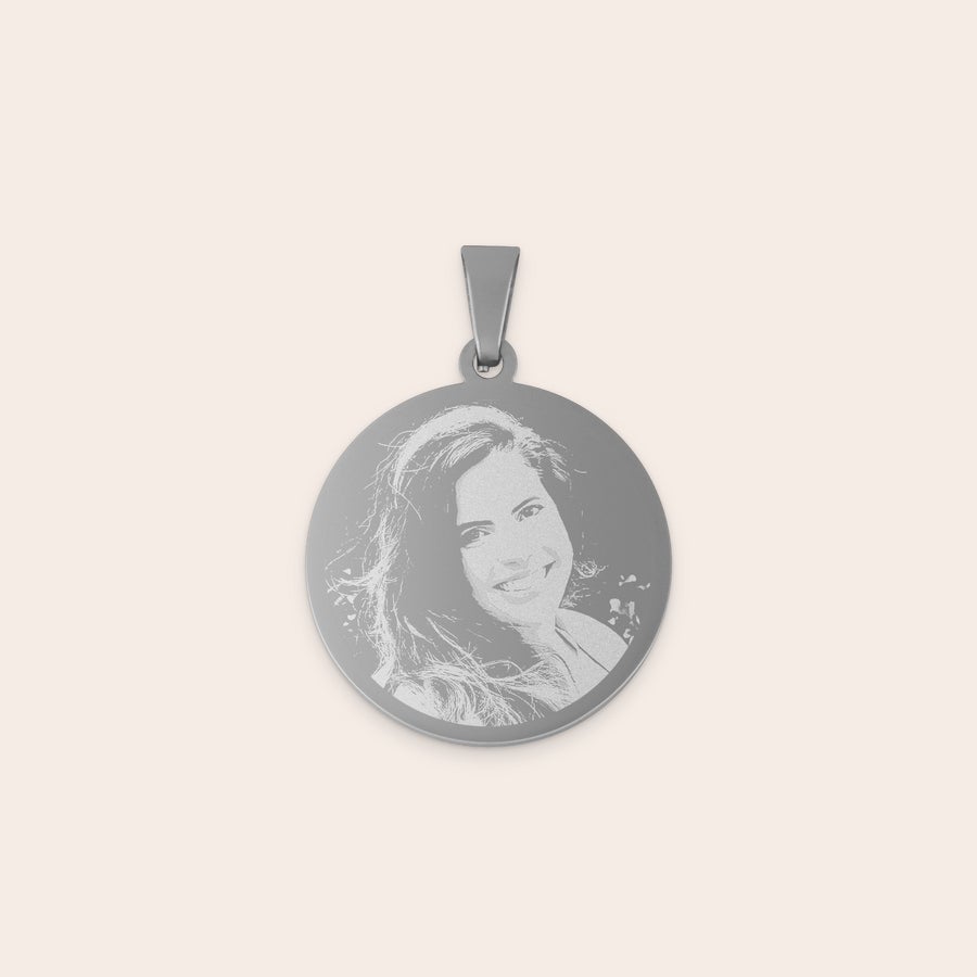 Colar com pendente redondo Pendente de ródio redondo gravado com a foto de uma mulher sorrindo, um lindo presente personalizado