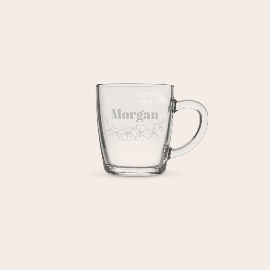 Taza de té grabada Taza de vidrio para té grabada con nombre "Morgan" y diseño floral.