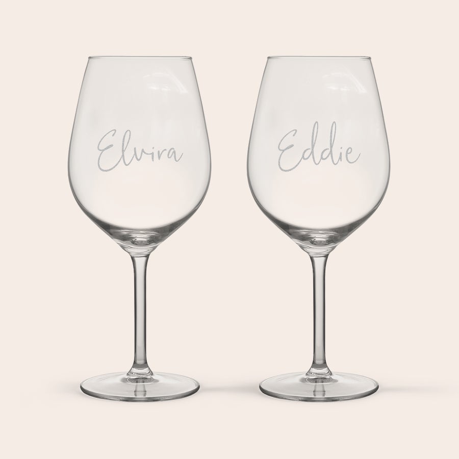Personligt Aperol Spritz glas Två Aperol Spritz glas i transparent glas graverade med namnen Elvira och Eddie, överraska någon med detta fina Aperol Spritz glas.