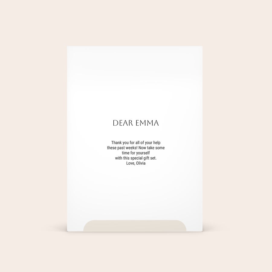 Caja regalo Kneipp Mujer Bienestar Carta personalizada "Querida Emma" de Olivia, agradeciendo su ayuda, impresa en el set de regalo Kneipp Soft Skin.