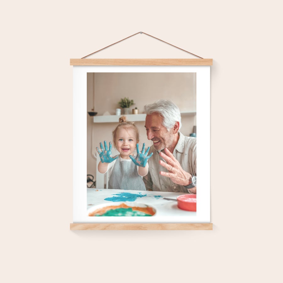 Póster personalizado com suporte Póster personalizado com foto impressa de uma criança e um avô, perfeito para imortalizar os seus momentos preferidos