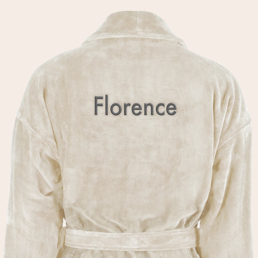 Peignoir Personnalisé Femme Peignoir de bain personnalisé crème brodé du prénom Florence pour une surprise luxueuse.