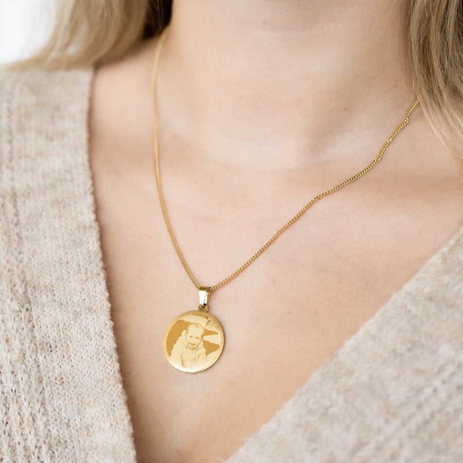 Round pendant necklace Round pendant necklace