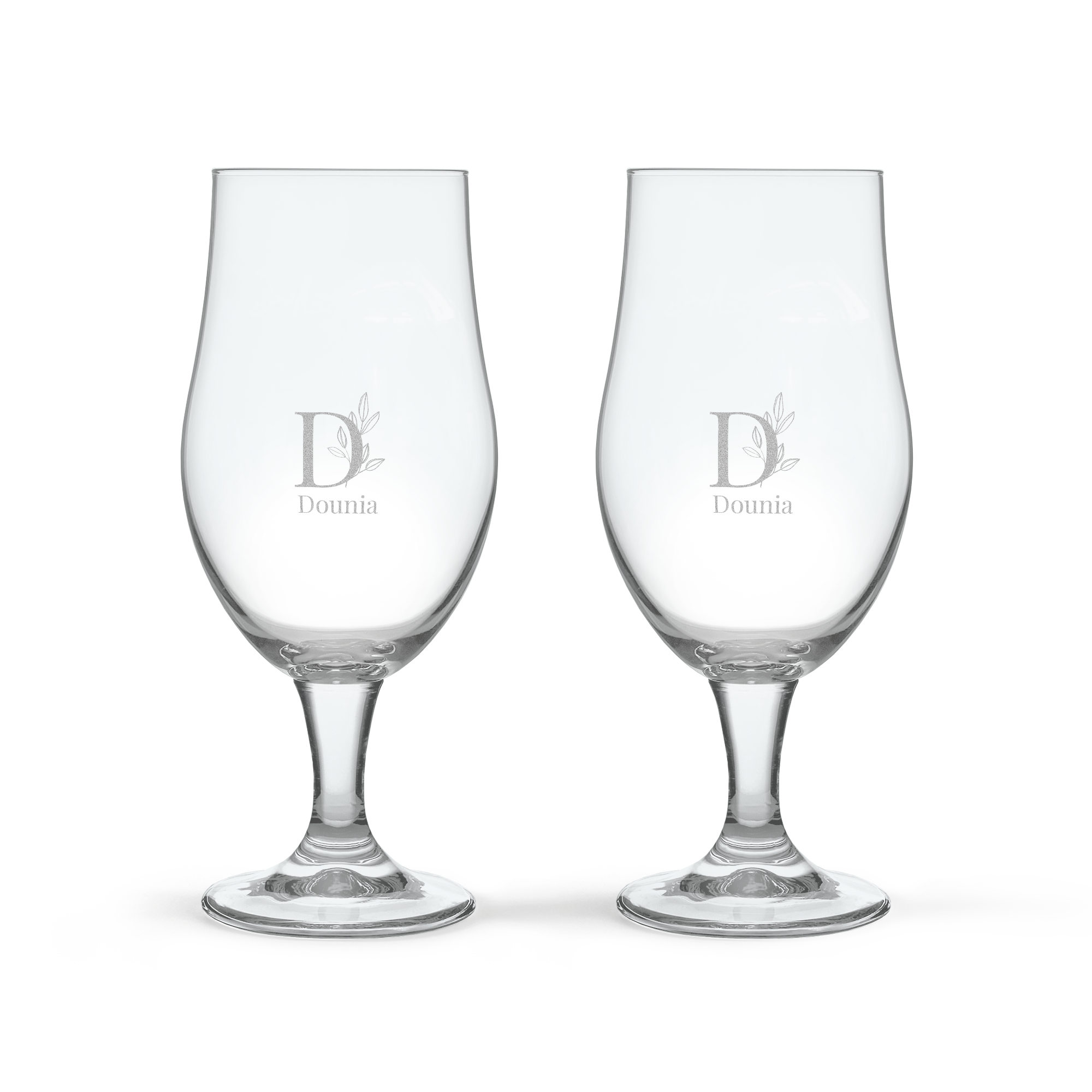 Deux chopes de bière personnalisées avec les initiales D et le nom Dounia gravés au laser.