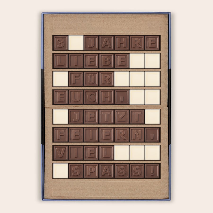 Schokotelegramm Selber Gestalten Personalisiertes Schokoladentelegramm mit der Nachricht 3 JAHRE LIEBE FÜR EUCH, JETZT FEIERN, VIEL SPASS!, gefertigt aus Buchstaben und Leerzeichen aus Schokolade