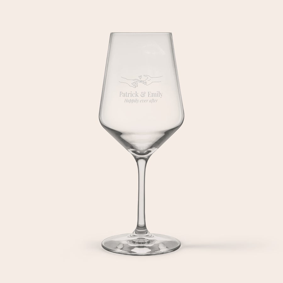 Copa de vino tinto grabada Copa de cristal personalizada con los nombres "Patrick & Emily" grabados, ideal para realzar momentos de vino.