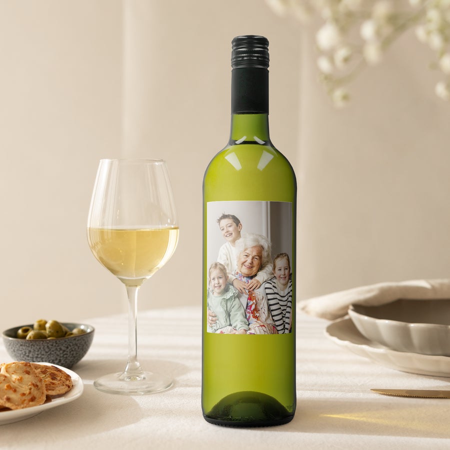 Personalised Wine - Belvy White Belvy white wine bottle with a custom photo label showing a family portrait. Who will you surprise with this personalized wine?
