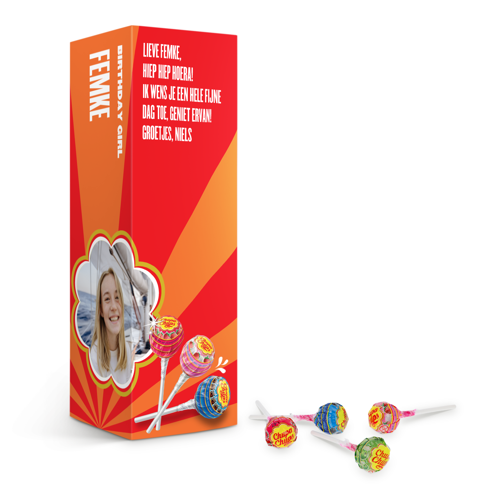 Rode en oranje gepersonaliseerde Chupa Chups-giftbox met een foto van een lachend meisje, de naam Femke en een verjaardagsboodschap van Niels. Maak zoete herinneringen met deze unieke box.