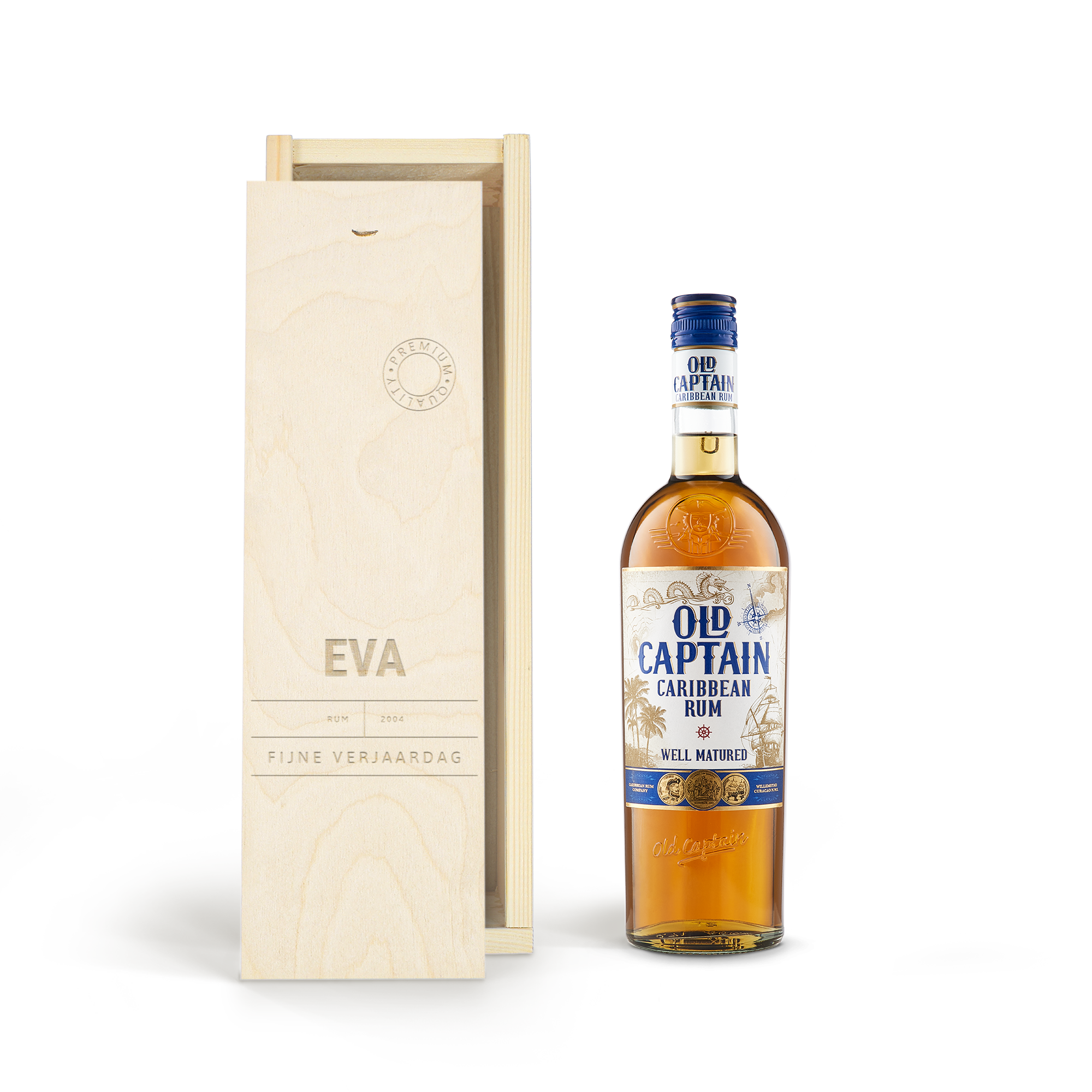 Fles Old Captain rum in een open gegraveerde houten kist met de naam EVA en de tekst FIJNE VERJAARDAG