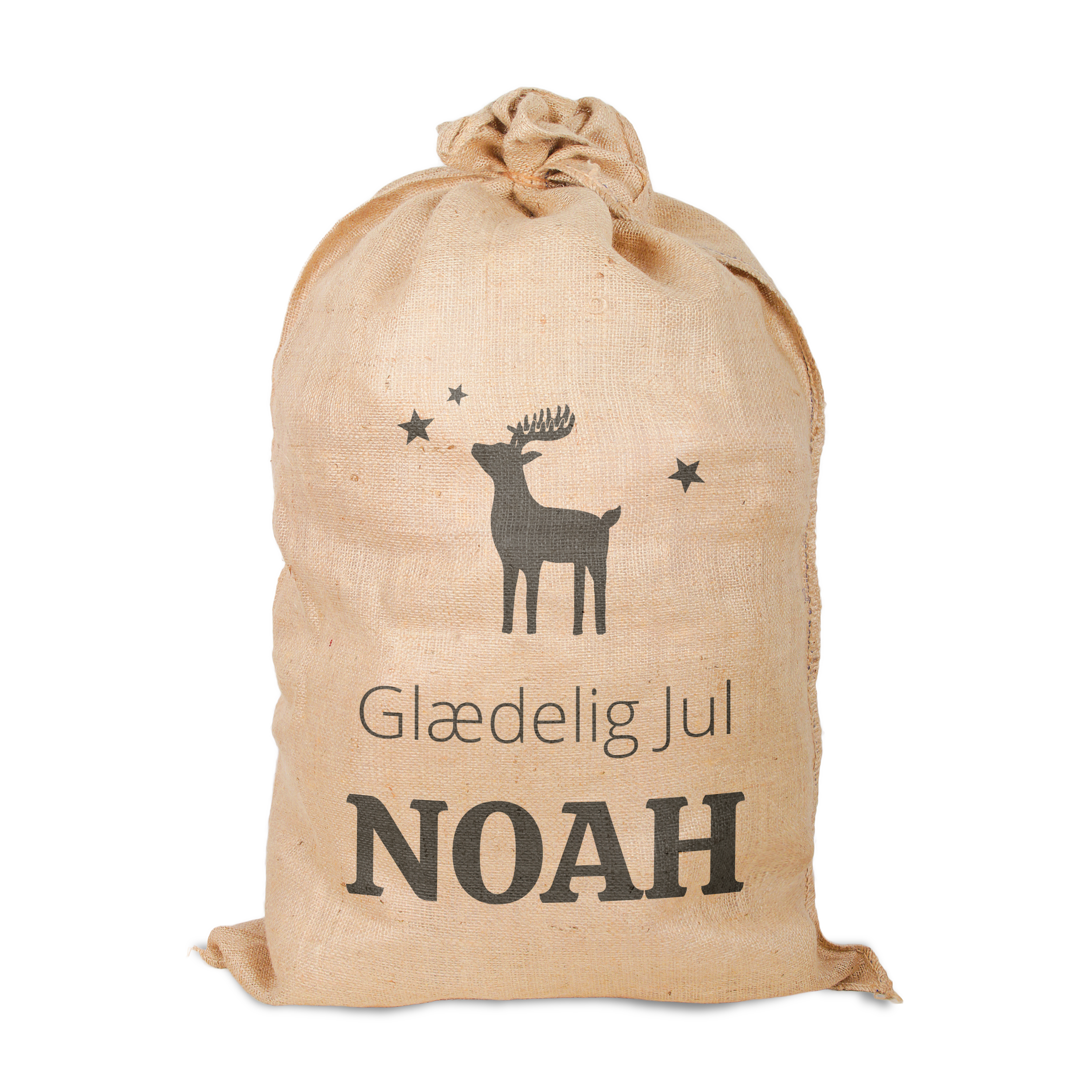 Jute julesæk trykt med et rensdyr, stjerner, teksten Glædelig Jul og navnet Noah, klar til julegave