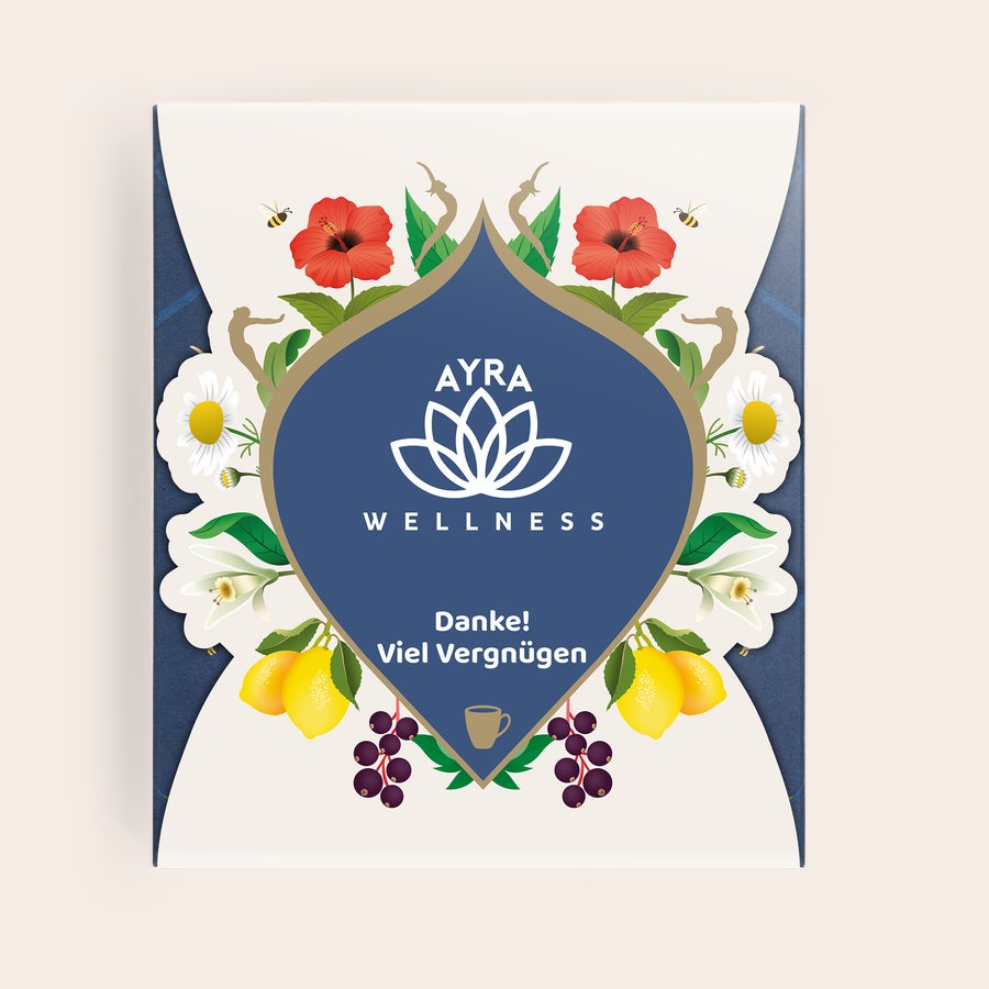 Personalisierte Pukka tea Personalisiertes Pukka-Tee-Geschenkset mit AYRA Wellness Logo, dem gedruckten Text Danke! Viel Vergnügen, umgeben von Zitronen, Blumen und Beeren.