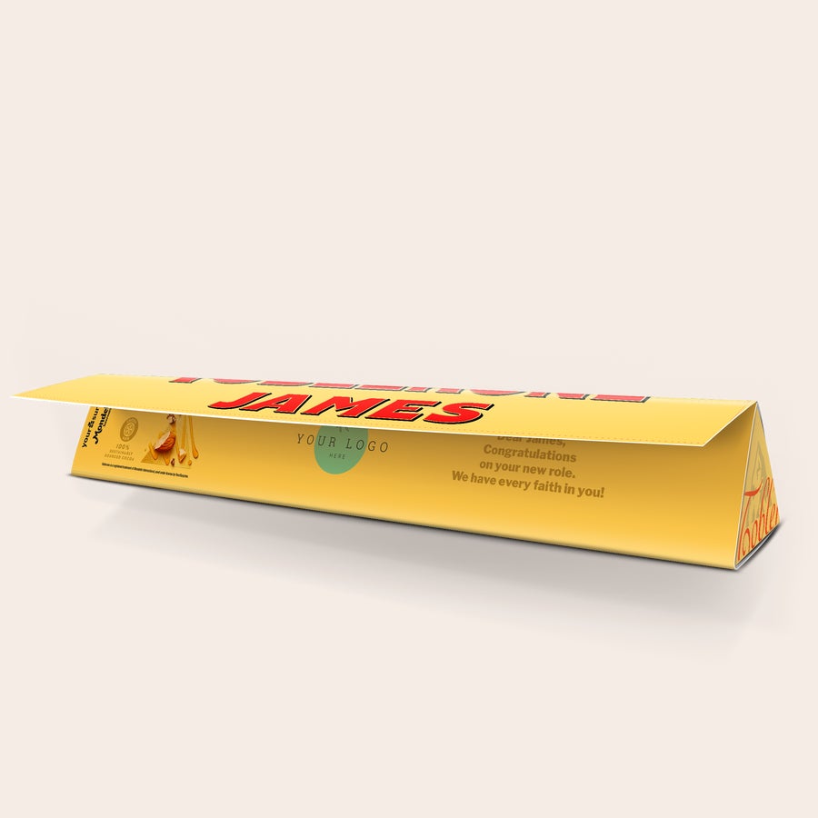Toblerone-suklaa nimellä Henkilökohtainen Toblerone-patukka omalla nimellä James ja tekstillä, valokuva ja logo painettuna.