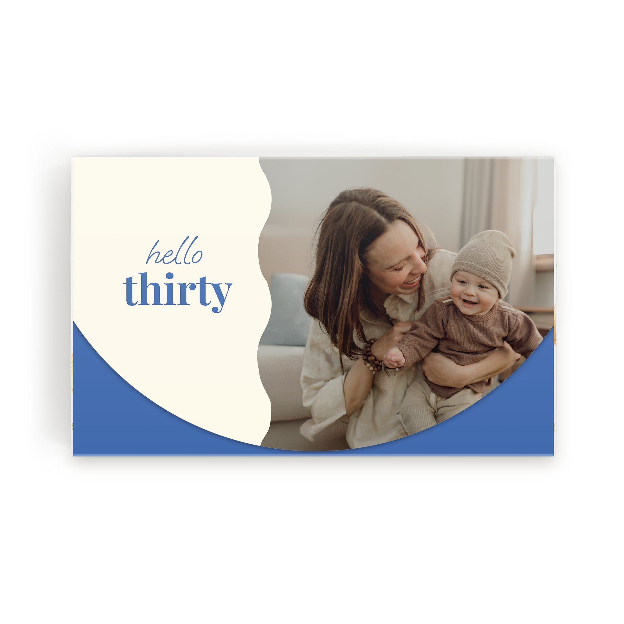 Caja de bombones clásica con diseño de foto personalizada y texto "hello thirty", impresa con imagen de madre e hijo riendo.