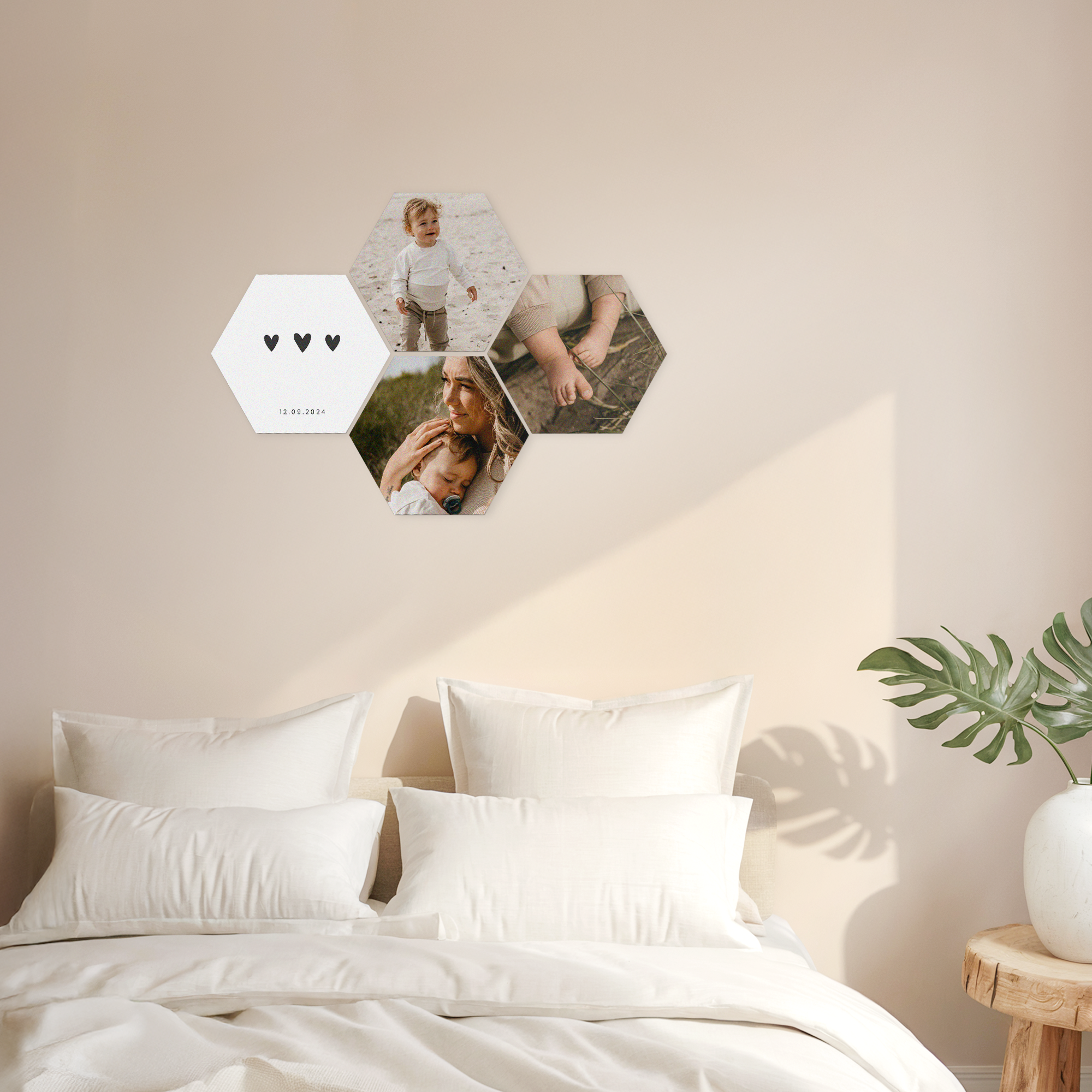 Decore sua parede com painéis de arte de madeira hexagonais personalizados com fotos de família e corações.