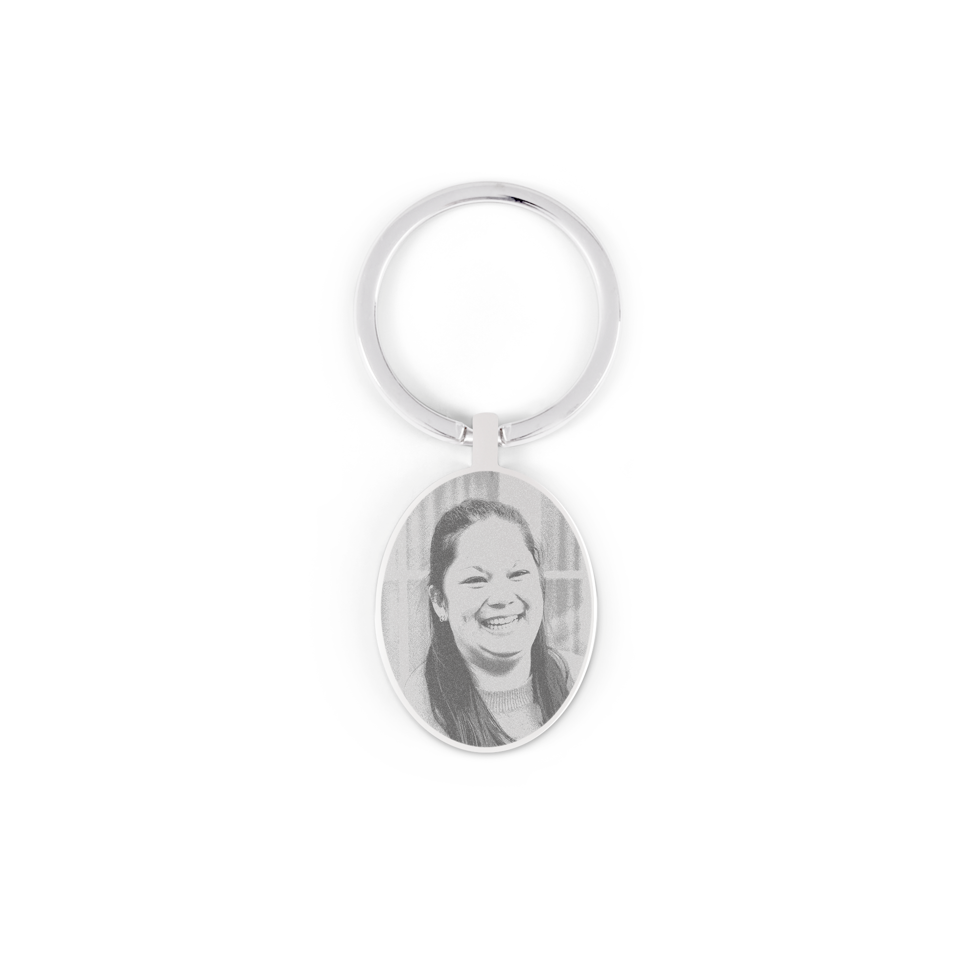 Llavero ovalado personalizado con grabado láser de una mujer sonriente, ideal para un llavero personalizado.