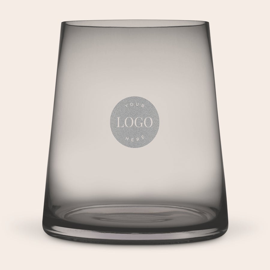 Vaso gravado com nome Vaso de vidro fumê personalizado com logo gravado, perfeito para dar um toque especial à sua casa.