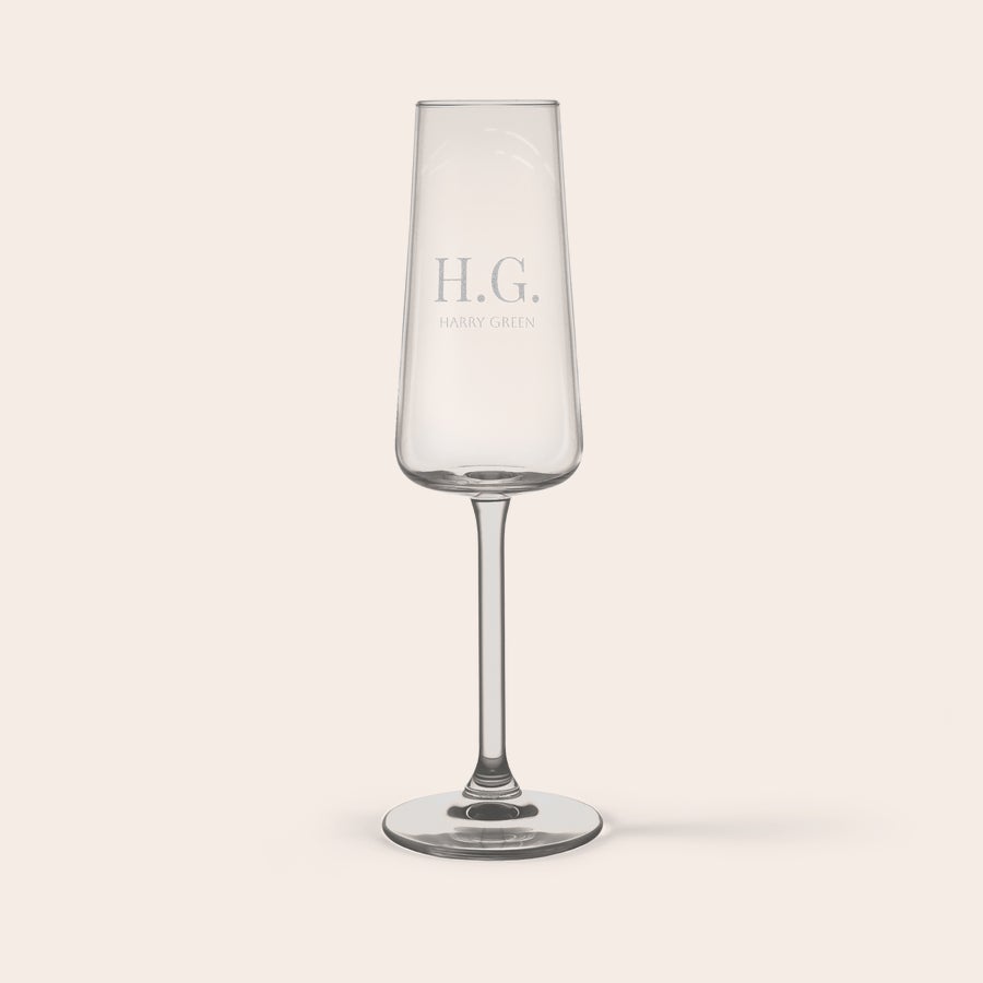 Personalised champagne glasses Personalised champagne glasses