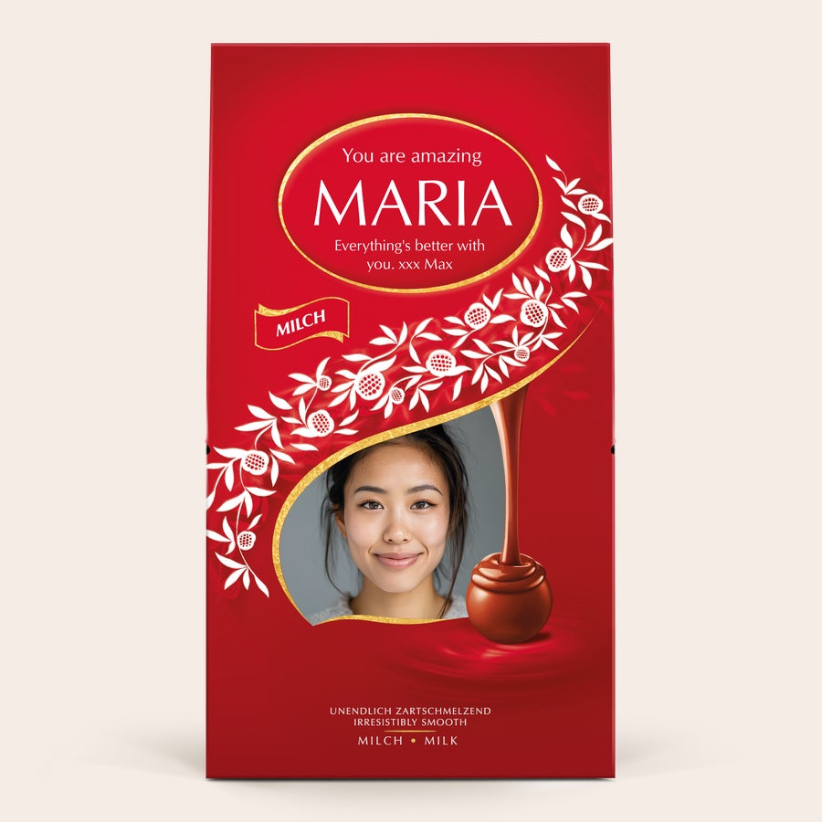 Darilna škatla za 1 kg čokolade Lindt Darilna škatla Lindor čokolade, personalizirana s sliko, imenom Maria in napisom, tiskano na rdeči embalaži.