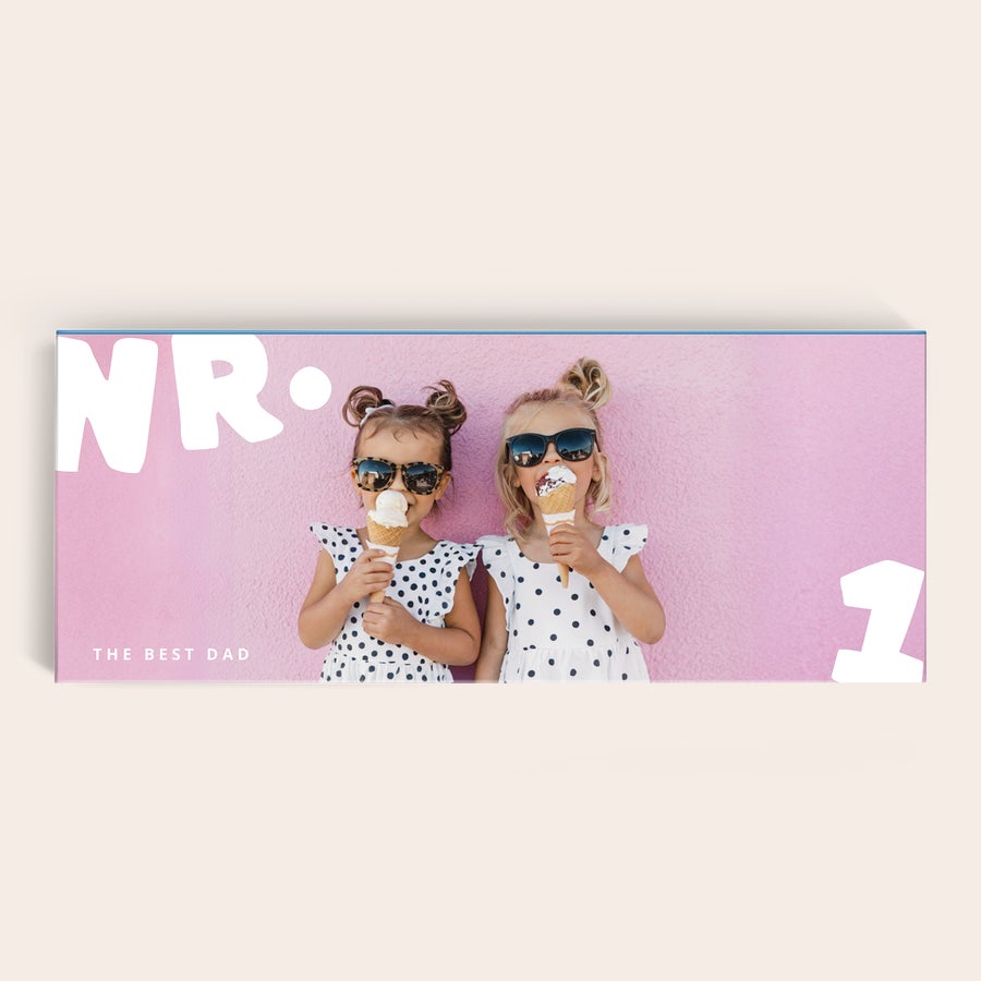 XXL personalizirana čokoladica Milka Personalizirana XXL čokoladica s potiskano fotografijo dveh deklic in napisom The Best Dad