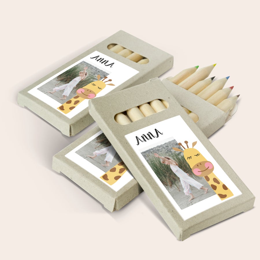 Creioane de colorat Creioane de colorat personalizate cu fotografie și nume "Anna" într-o cutie, perfecte pentru favoruri.