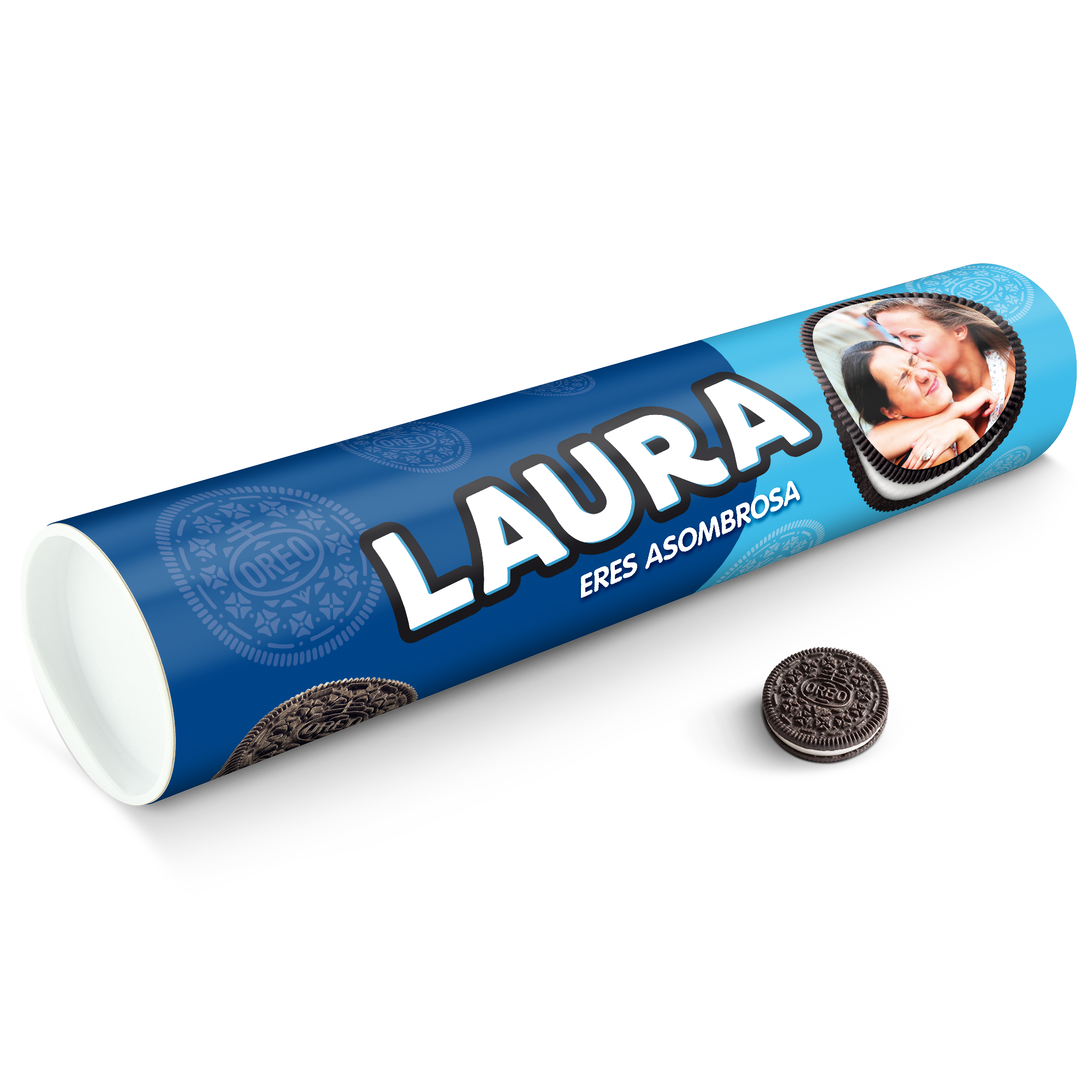 Tubo Mega Oreo personalizado con foto, el nombre LAURA y mensaje "ERES ASOMBROSA" impresos, más una galleta Oreo al lado.