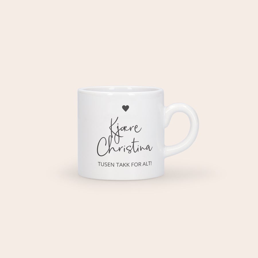 Espressokopp med trykk Hvit espressokopp med trykk av teksten Kjære Christina, TUSEN TAKK FOR ALT! og et lite svart hjerte.