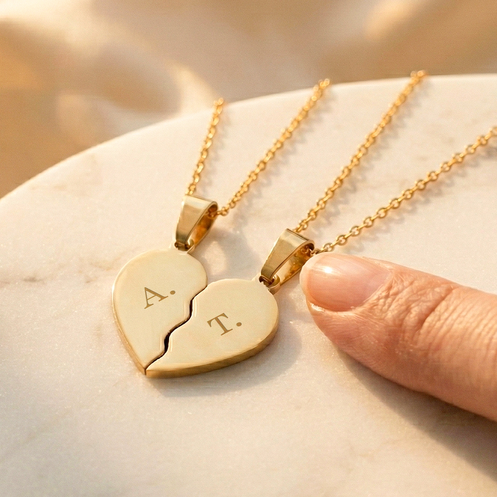 Collana con cuore spezzato inciso