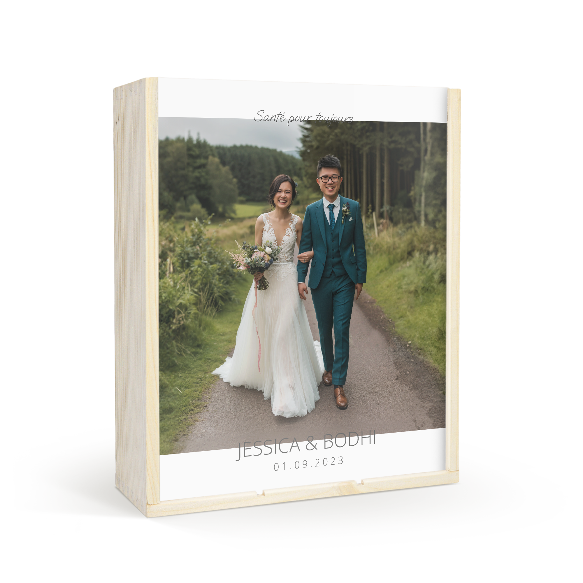 Coffret à vin en bois avec couvercle personnalisé imprimé dune photo de mariage des mariés Jessica et Bodhi avec la date 01.09.2023 et le texte Santé pour toujours