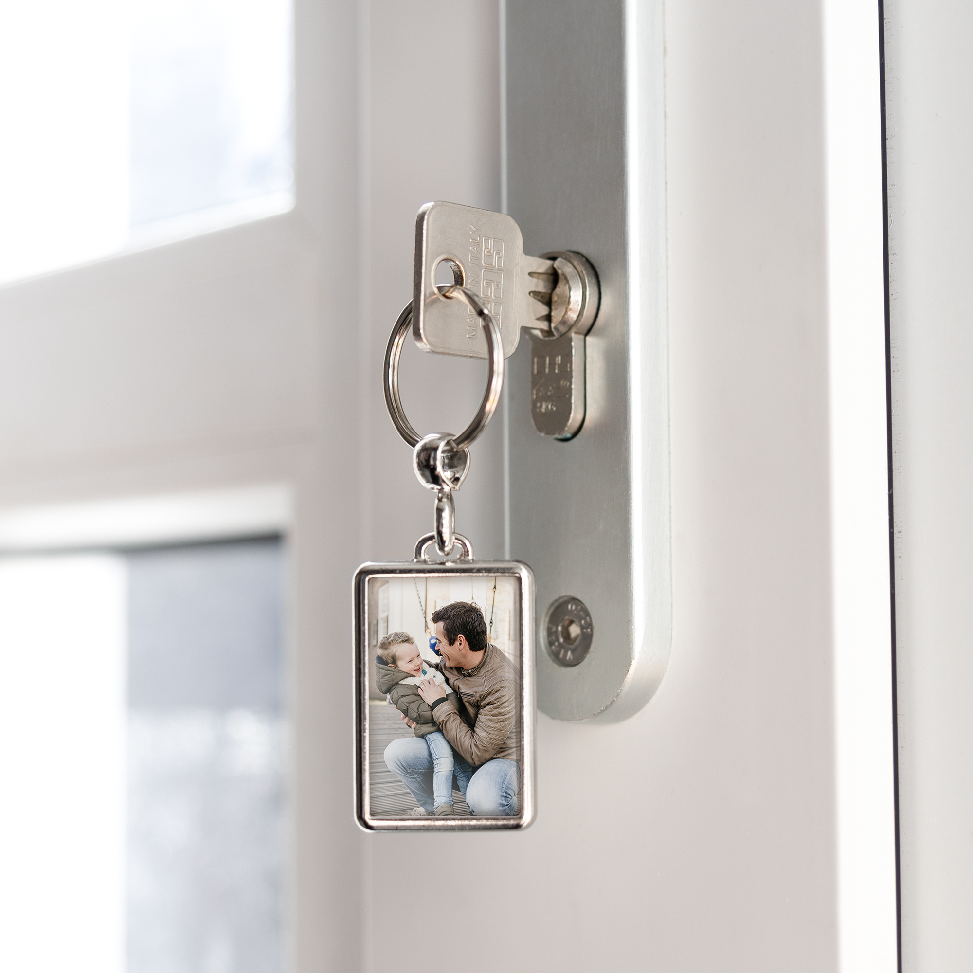 Silver keyring with a photo of a dad and child printed inside. A beautiful keyring with photo for Fathers Day.