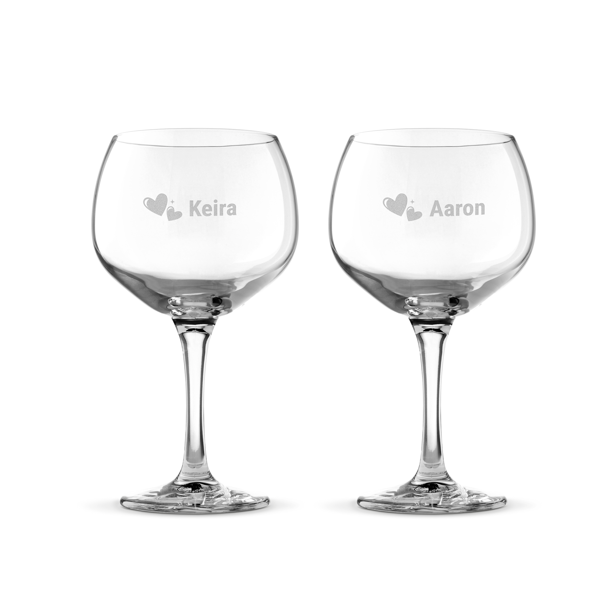 Személyre szabott Gin és Tonic pohár készlet Keira és Aaron névvel gravírozva, szív motívumokkal