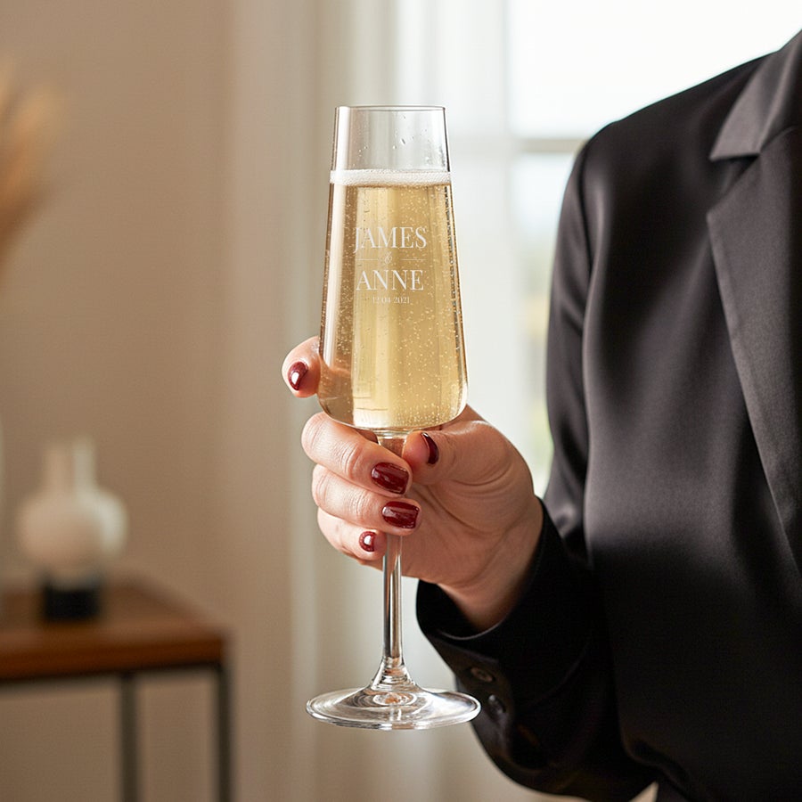 Personalised champagne glasses Personalised champagne glasses