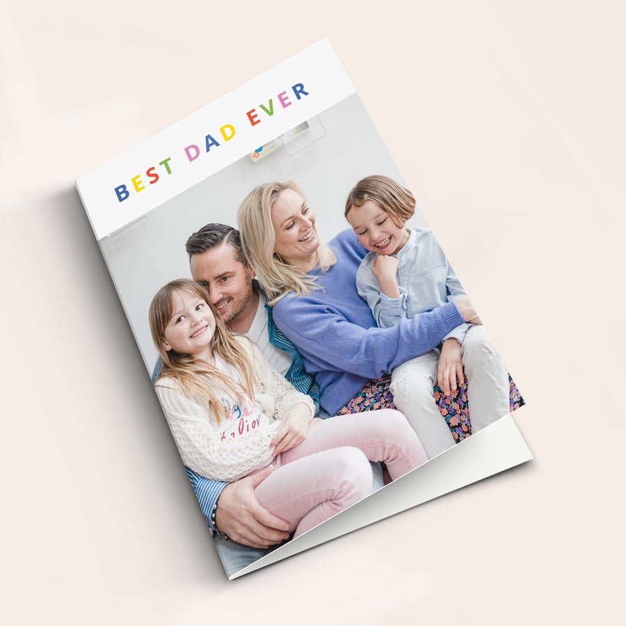 Felicitare personalizată de Ziua Tatălui Carte foto personalizată cu o fotografie de familie și textul BEST DAD EVER, imprimată color.