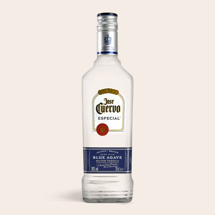 Tequila cadeau - Jose Cuervo Especial Silver Fles Jose Cuervo Especial Silver tequila in gegraveerde houten kist met persoonlijke tekst.