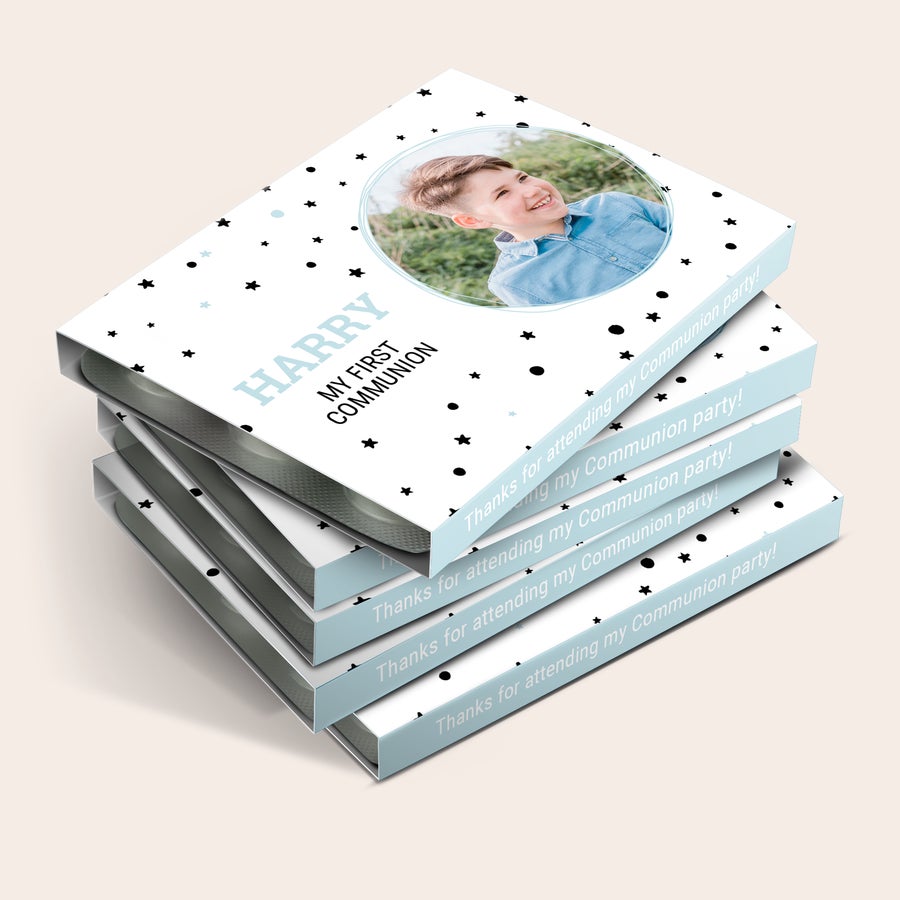 Personalizowany zestawy gum Mentos - komunia Spersonalizowane opakowania gum do żucia Mentos z nadrukowanym zdjęciem dziecka i tekstem „HARRY MY FIRST COMMUNION”, by podziękować swoim komunistom