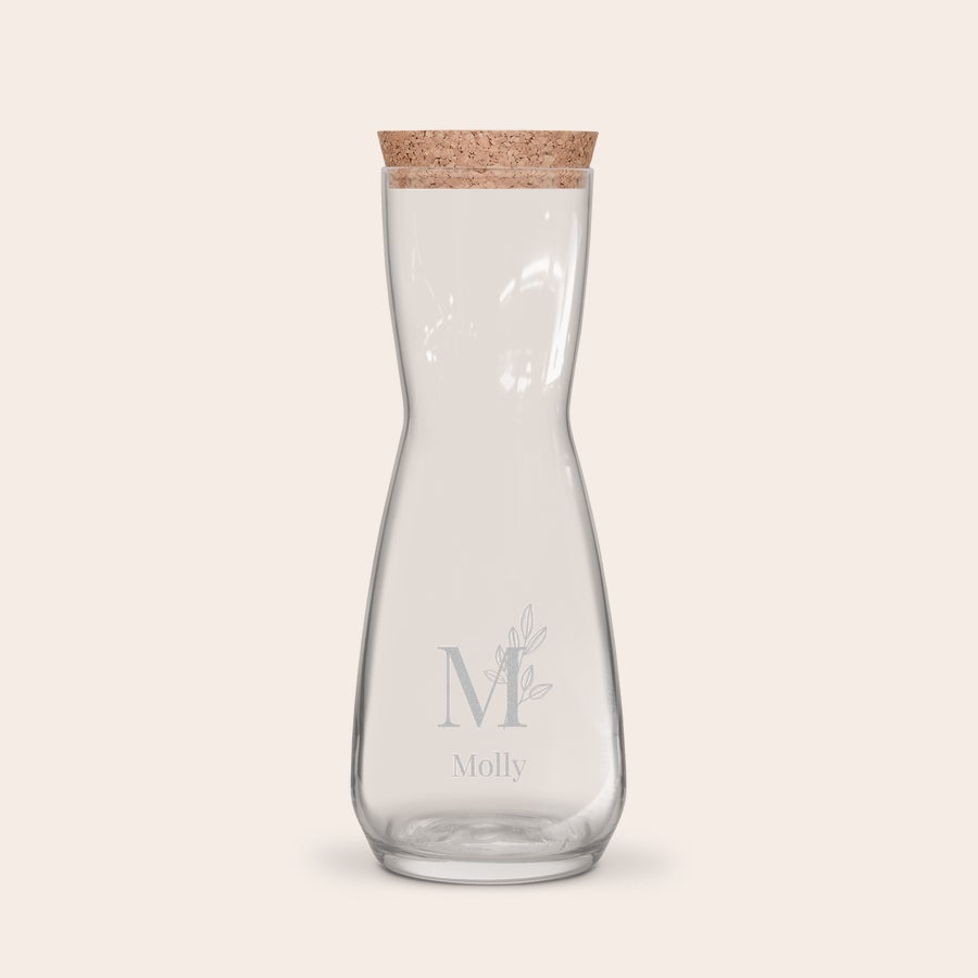 Botella de agua grabada con tapón de corcho Botella de cristal con tapón de corcho, grabada con la inicial M, Molly y un motivo floral.