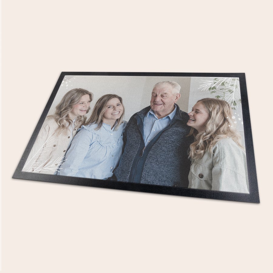 Zerbino personalizzato Zerbino personalizzato stampato con foto di una famiglia, due donne, una ragazza e un uomo anziano