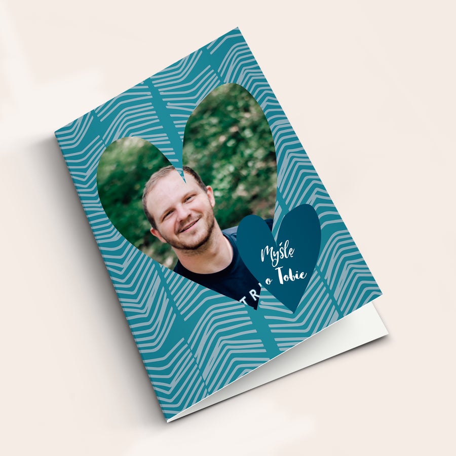 Fotokartka - myślę o Tobie! Fotokartka z wycięciem w kształcie serca, personalizowana zdjęciem mężczyzny i tekstem Myślę o Tobie