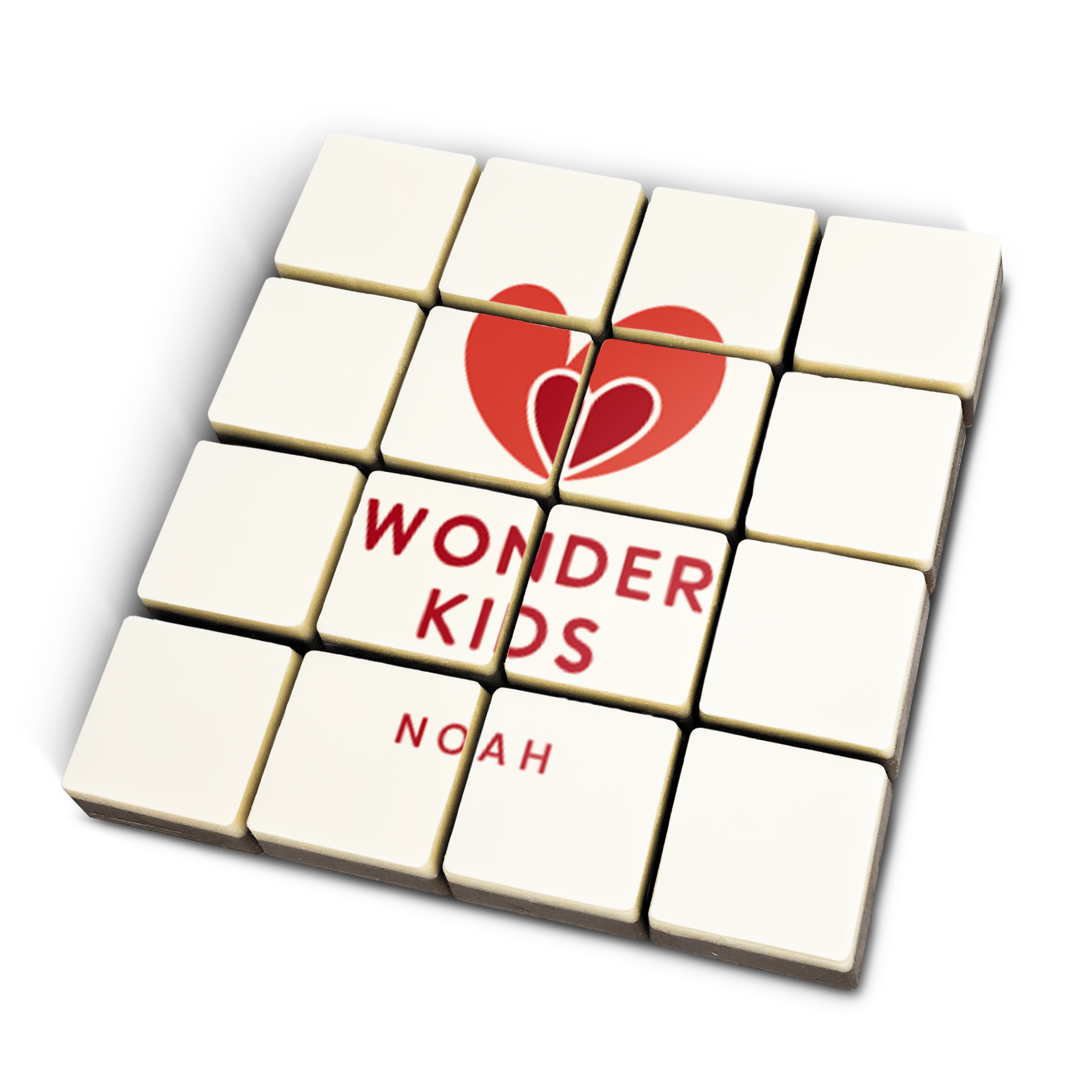 Chokolader med dit yndlingsbillede, trykt med et rødt hjerte og teksten "WONDER KIDS NOAH"