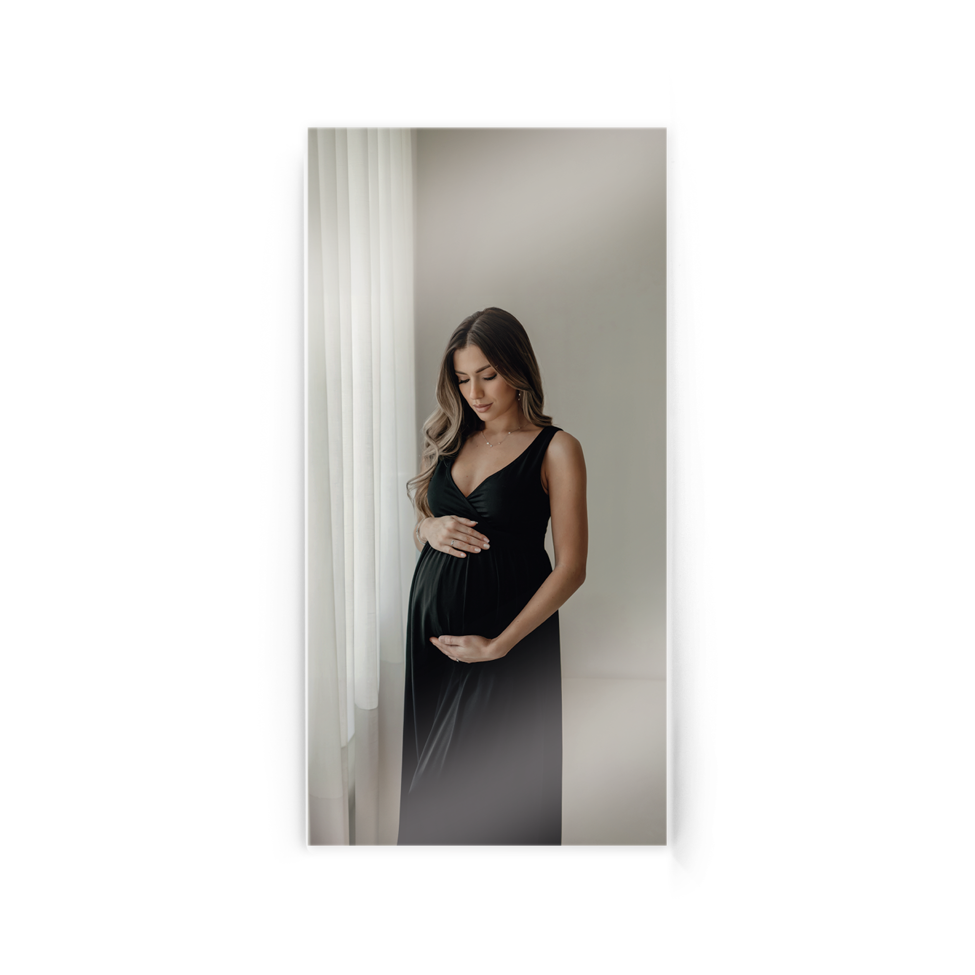 Photo on acrylic printed with a pregnant woman holding her belly to immortalize your most memorable moment.