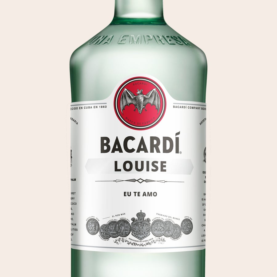 Rum Bacardi Garrafa de rum Bacardi branco de 1L com rótulo impresso e personalizado com nome Louise e frase Eu Te Amo.