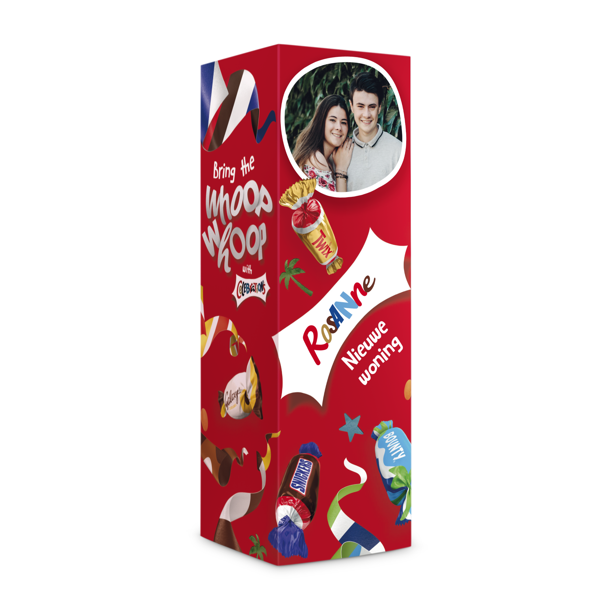 Rode Celebrations fles in giftbox bedrukt met een foto, de naam Rosanne en 'Nieuwe woning'.