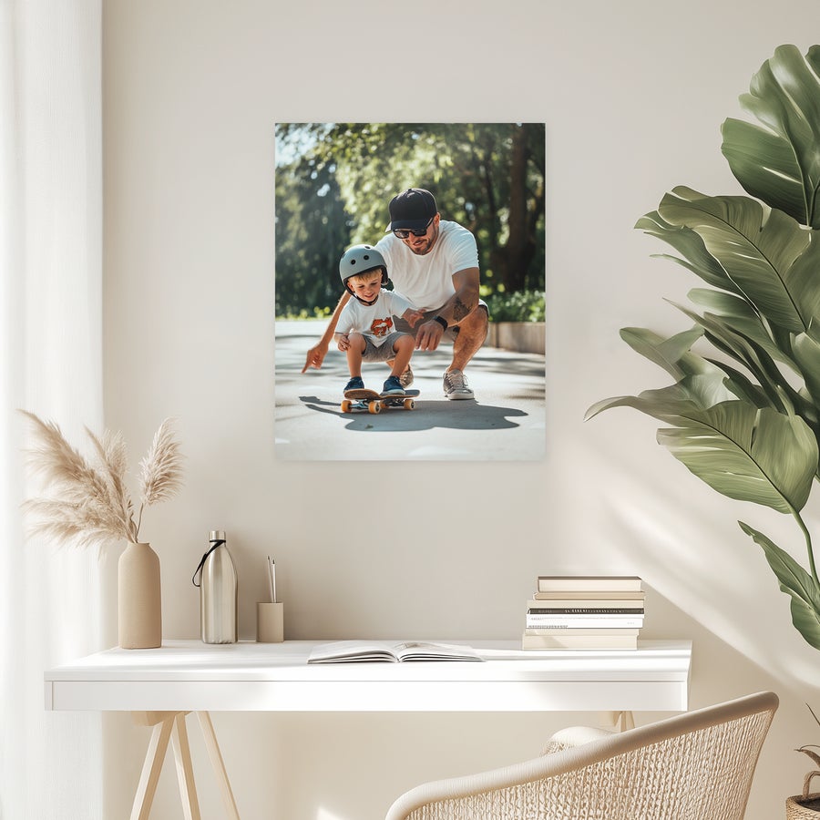 Poster Personlig poster med foto av en pappa som åker skateboard med sin son, föreviga dina finaste minnen med en egen poster