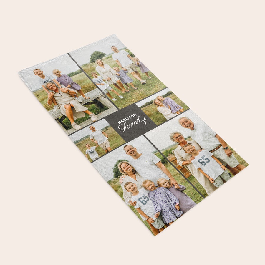 Toalha de banho impressa personalizada Toalha personalizada com fotos de família impressas e texto "Harrison Family" ao centro, um presente fantástico.